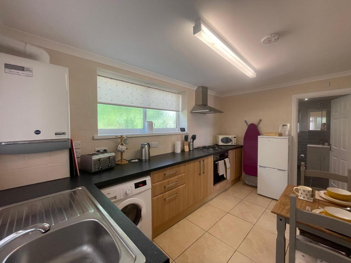 Immaculate One Bedroom Home With Private Parking 스완지 외부 사진